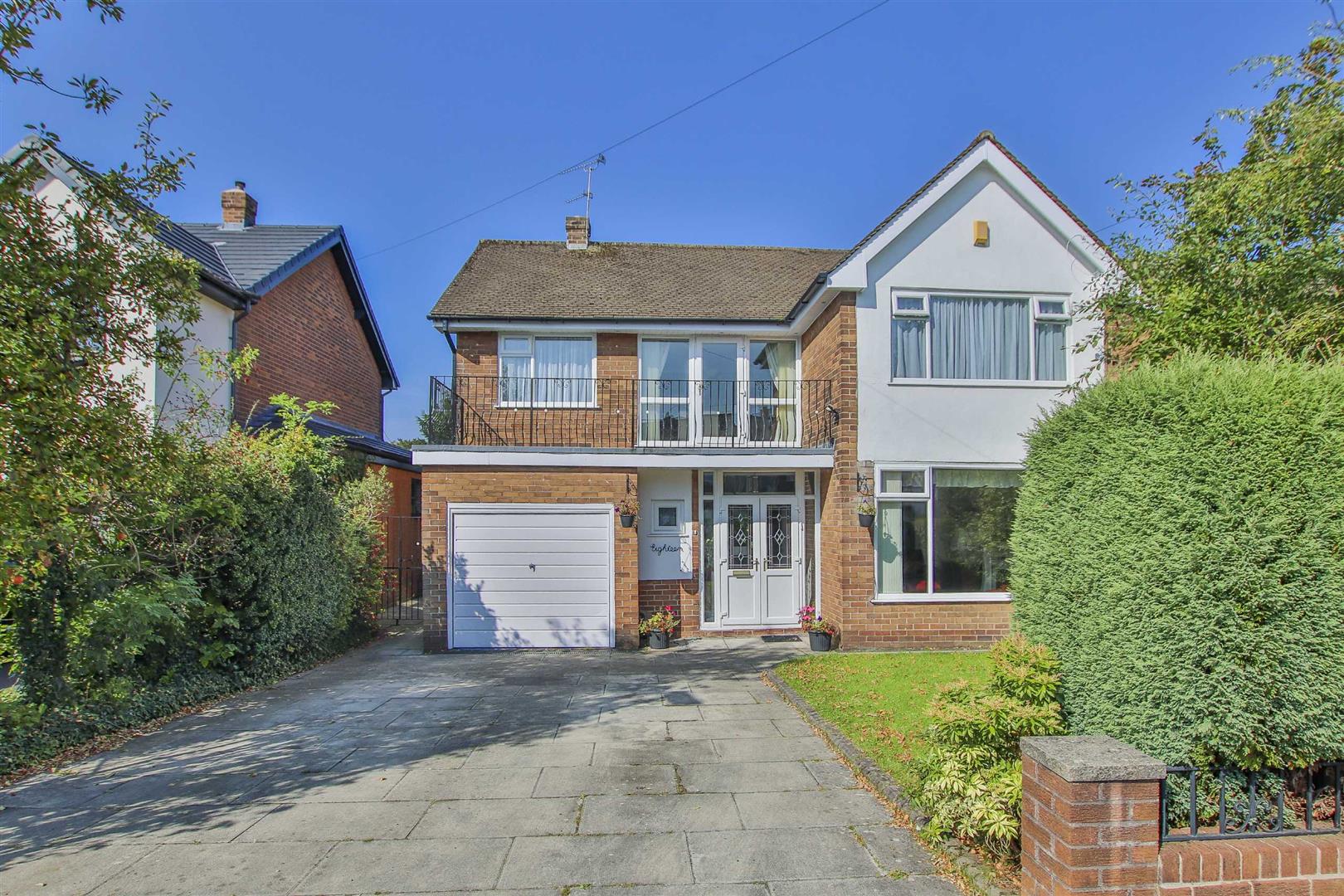 4 Bedroom Detached House For Sale - Main Image